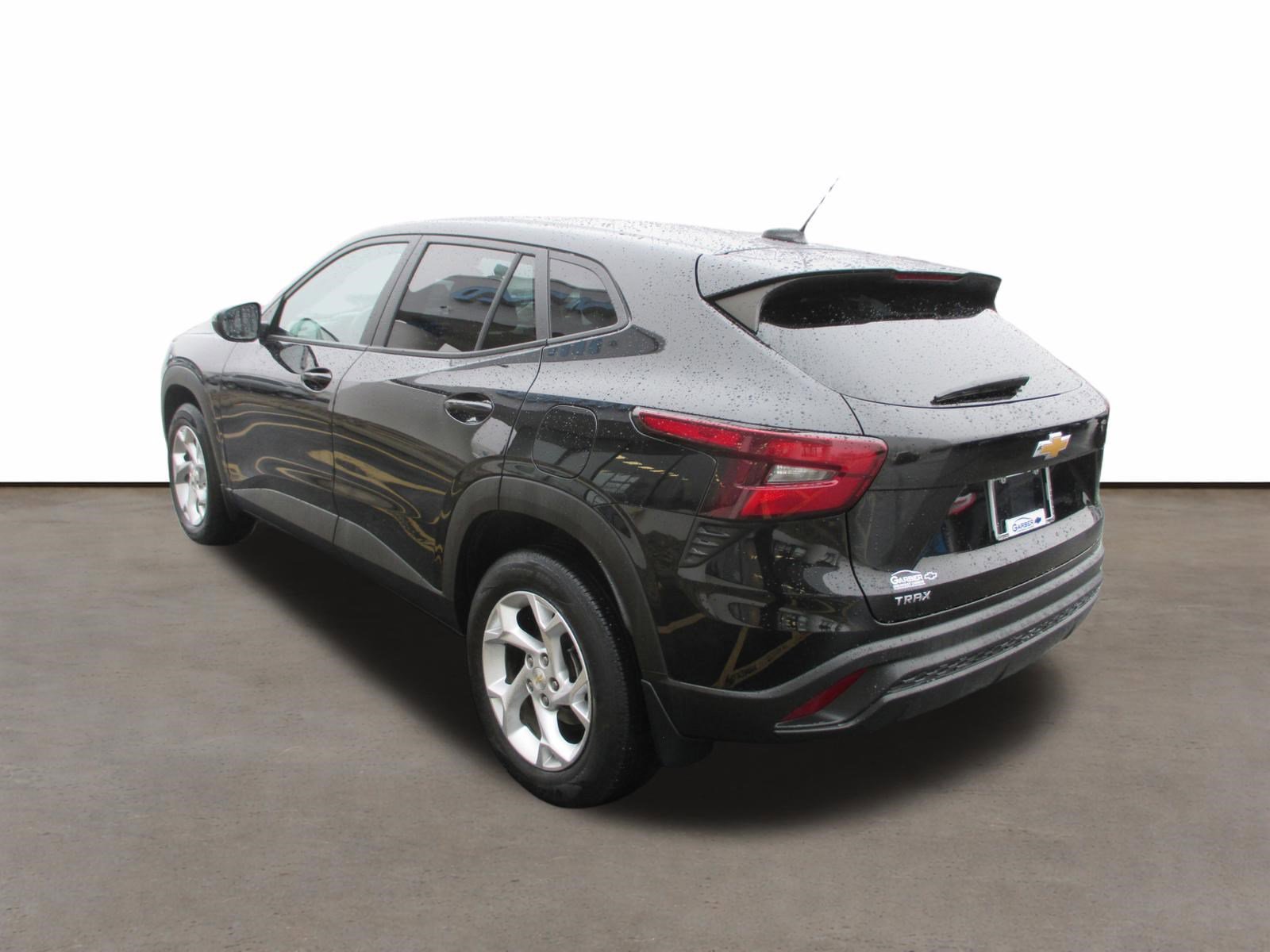 Used 2024 Chevrolet Trax LS w/ LS Convenience Package image 5