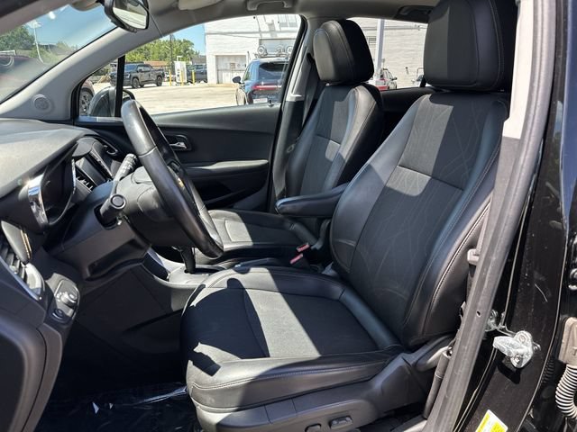 Used 2020 Chevrolet Trax LT w/ Sun & Sound Package FWD image 14
