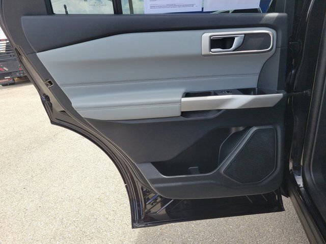 Certified 2021 Ford Explorer XLT w/ Equipment Group 202A image 14