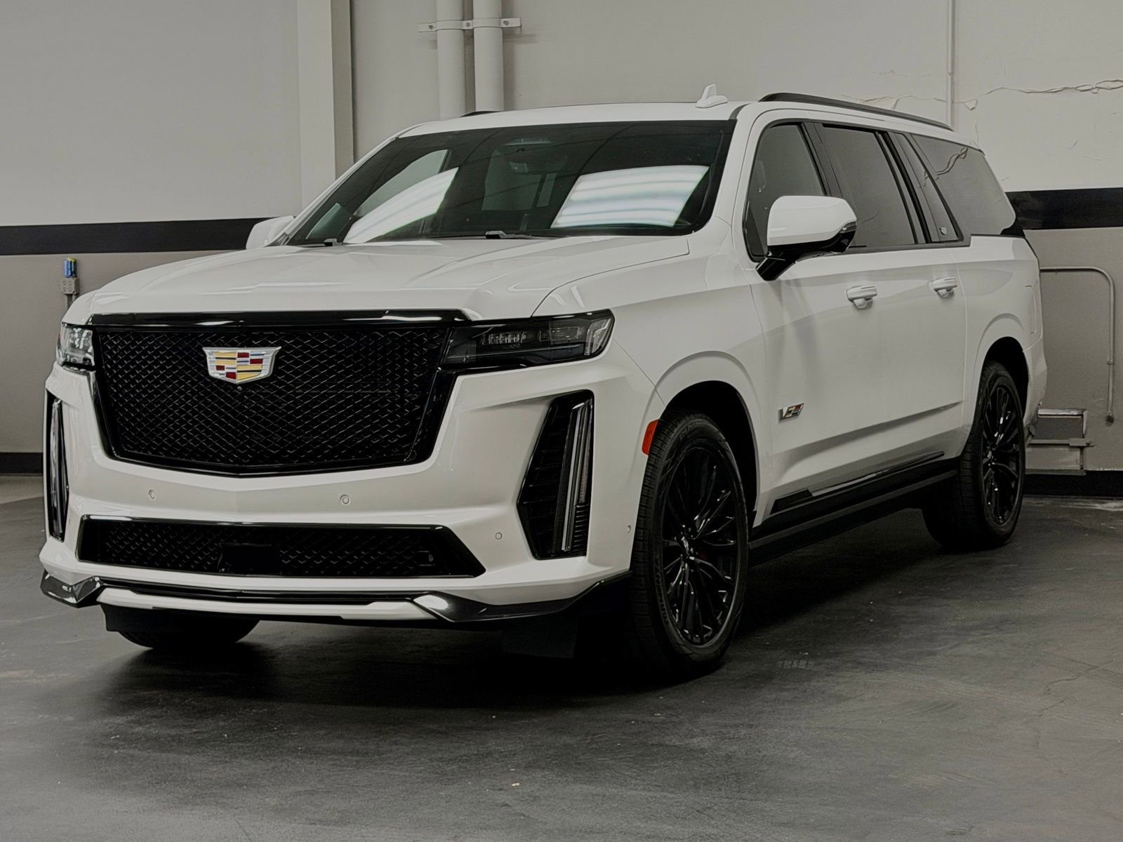 Used 2023 Cadillac Escalade ESV V image 8