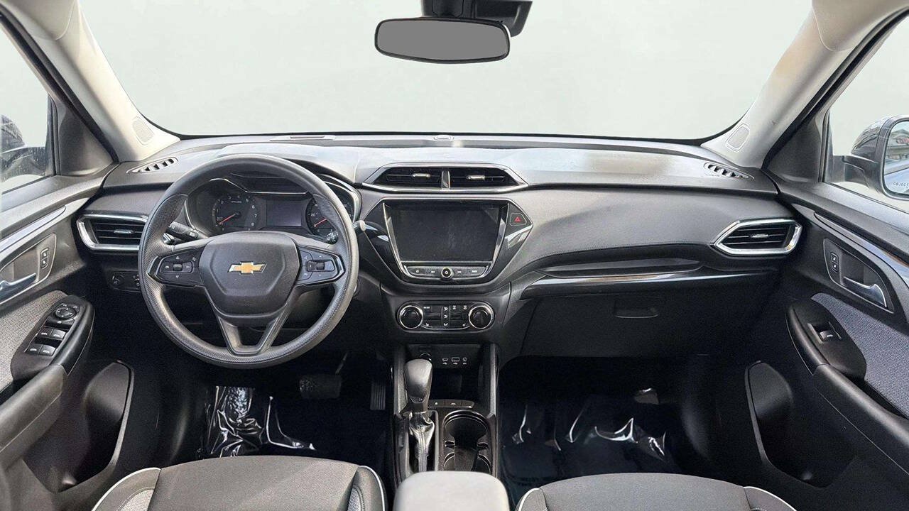 Used 2022 Chevrolet TrailBlazer LT w/ Convenience Package FWD image 16