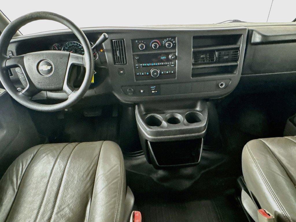 Used 2008 Chevrolet Express 3500 Extended Passenger RWD image 22