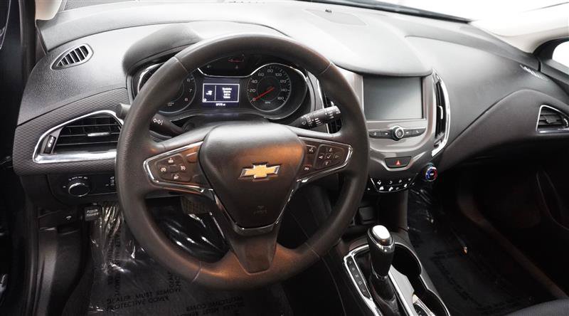 Used 2017 Chevrolet Cruze LT w/ Convenience Package FWD image 11