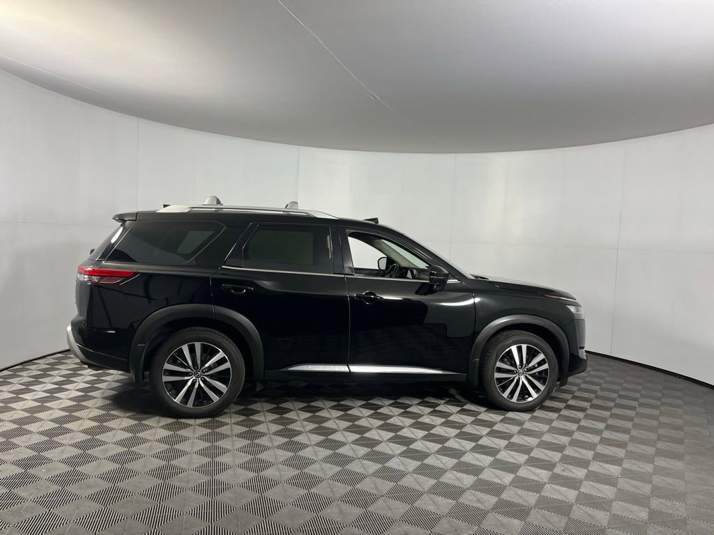 Used 2023 Nissan Pathfinder Platinum w/ Cargo Package image 3