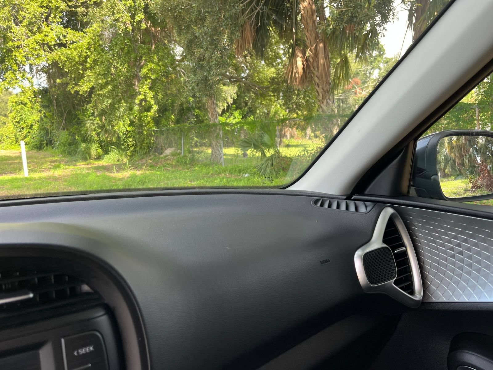 Used 2025 Kia Soul LX w/ LX Technology Package FWD image 32