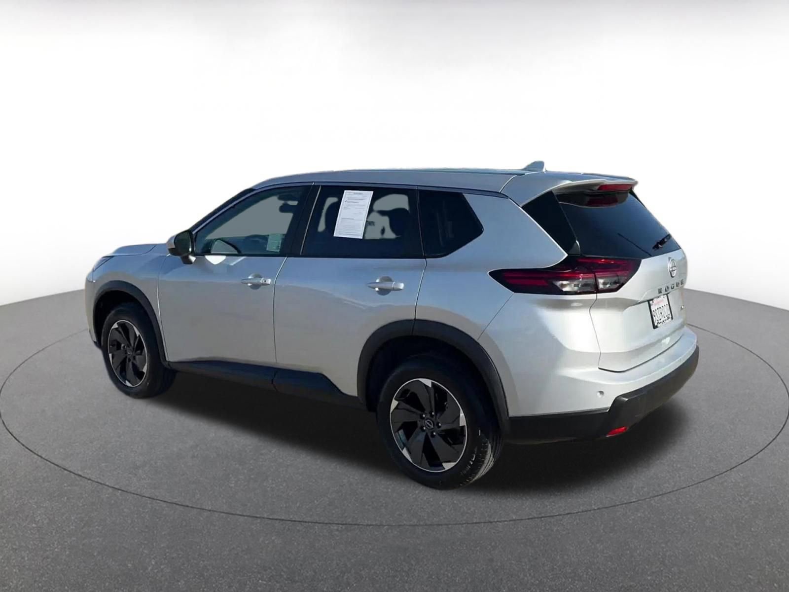 Used 2025 Nissan Rogue SV image 10