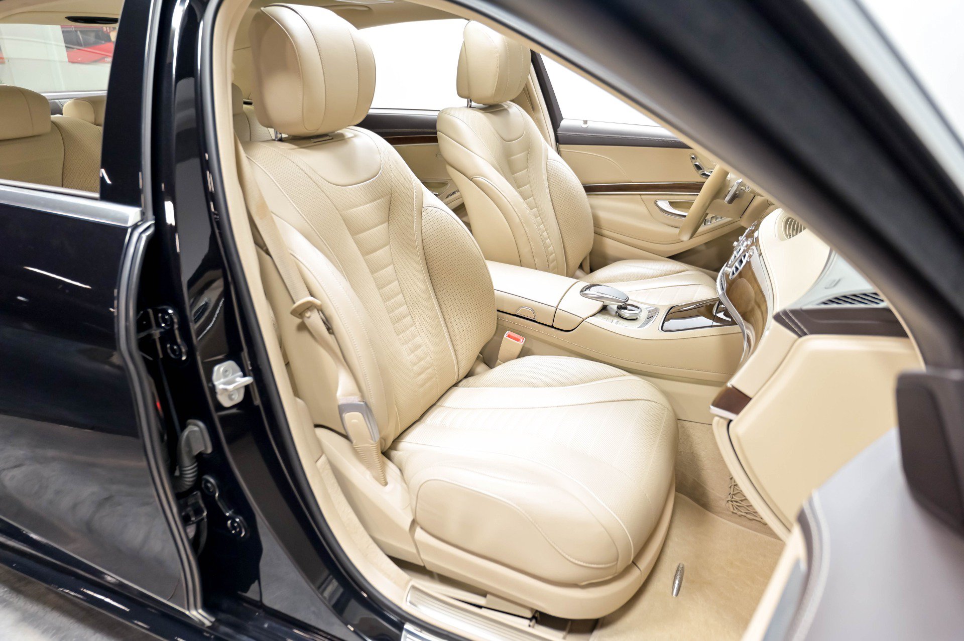 Used 2016 Mercedes-Benz S 550 4MATIC Sedan image 23