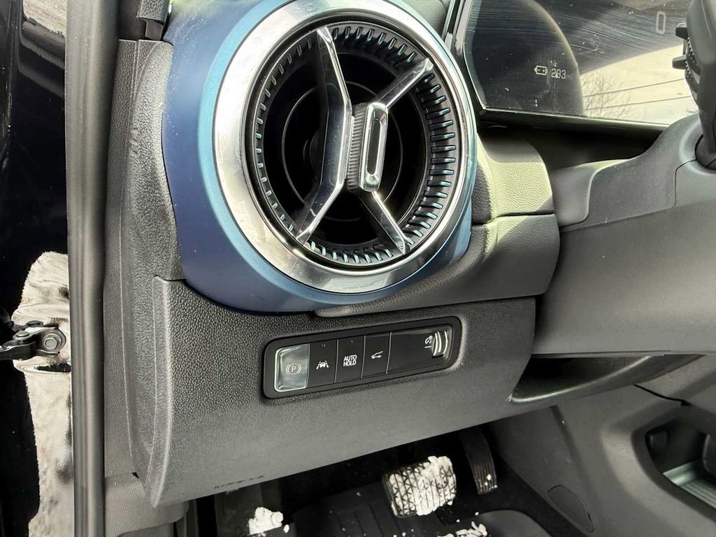 Used 2025 Chevrolet Equinox EV LT w/ Convenience Package image 15