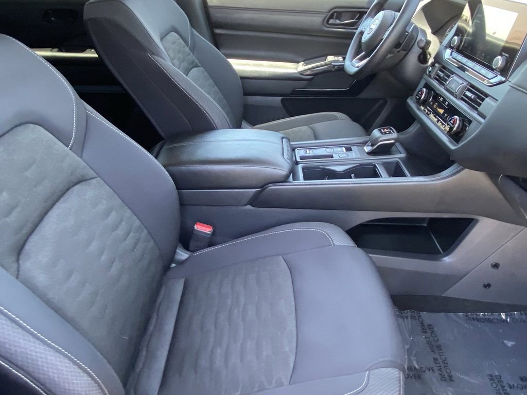 Used 2025 Nissan Pathfinder S w/ Cargo Package FWD image 16