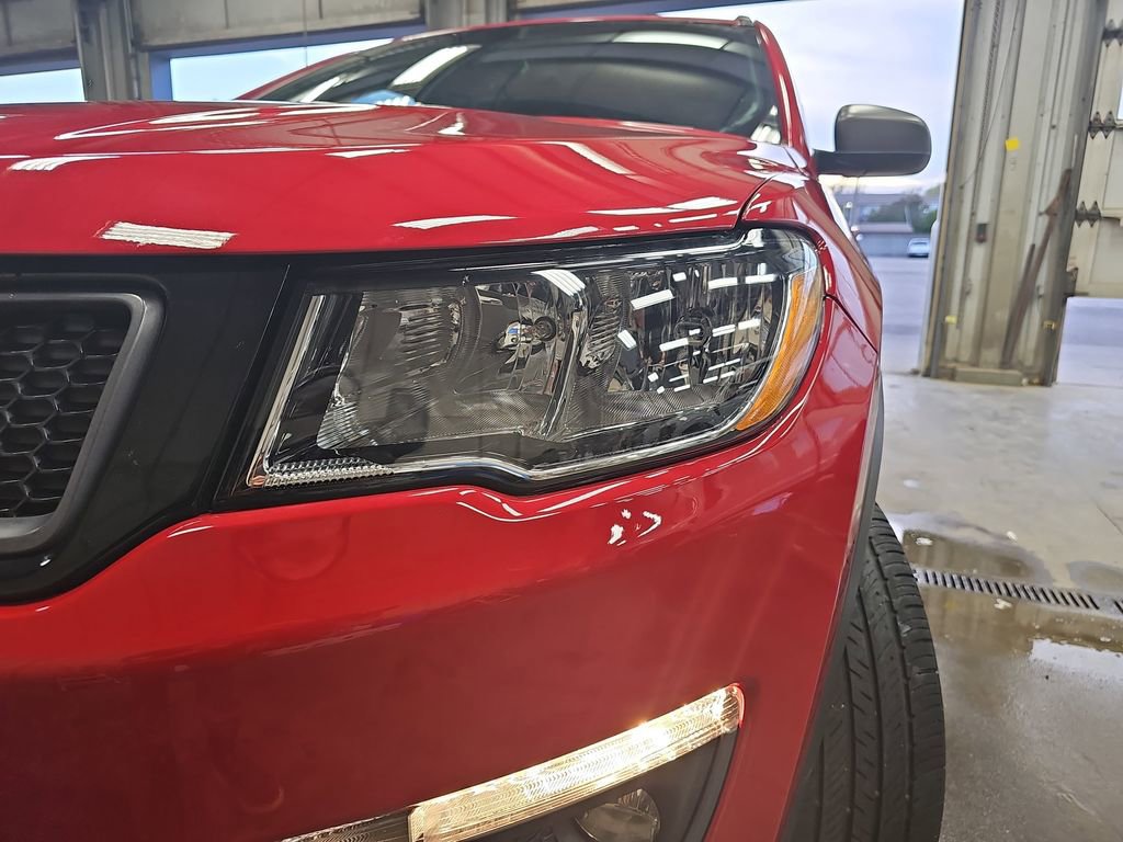 Used 2021 Jeep Compass Latitude AWD/4WD image 31