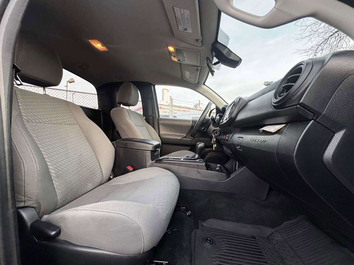Used 2022 Toyota Tacoma SR image 22