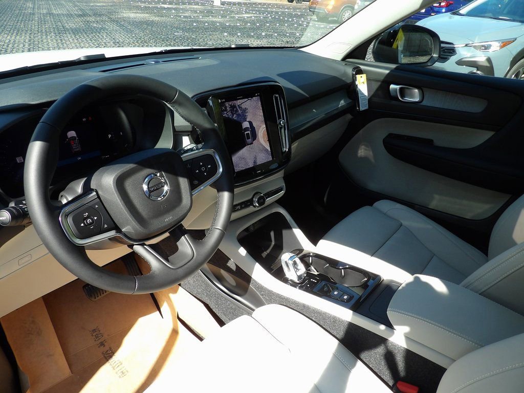 New 2026 Volvo XC40 B5 Plus w/ Protection Package Premier AWD/4WD image 12