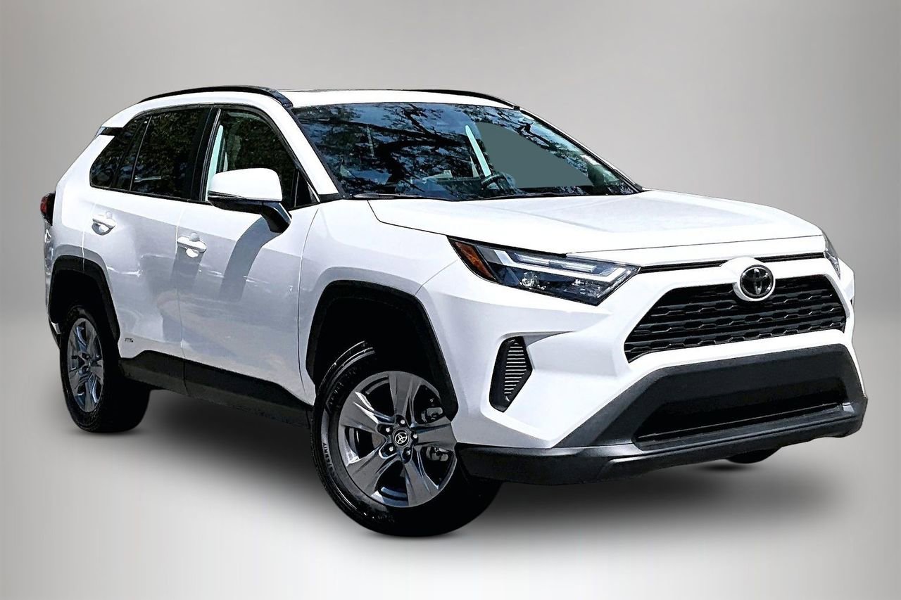 Used 2025 Toyota RAV4 XLE w/ Convenience Package image 2