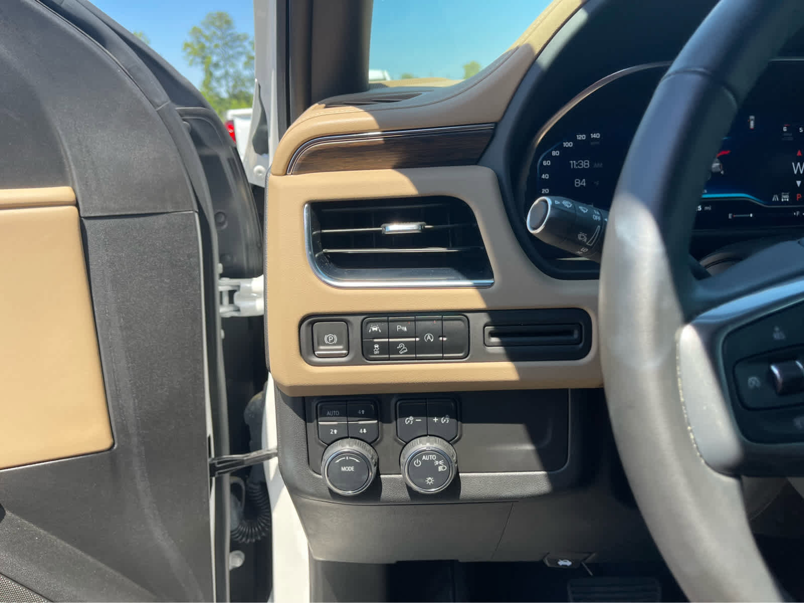 Used 2024 Chevrolet Suburban Premier AWD/4WD image 14