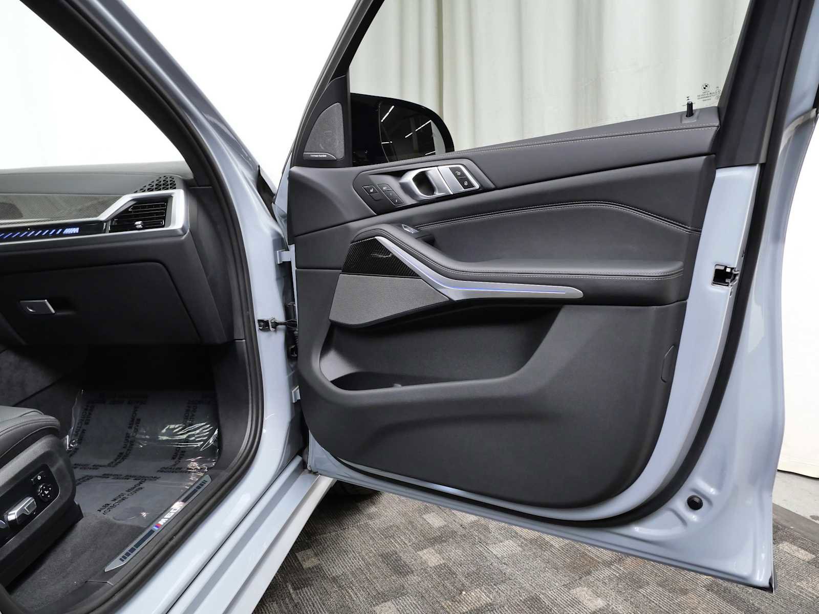 Used 2025 BMW X7 M60i image 10