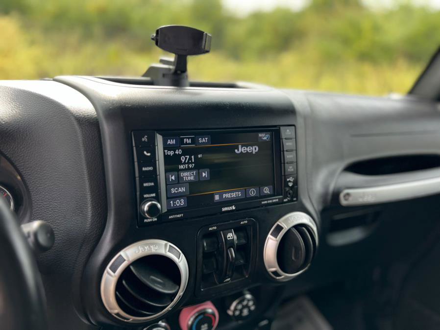 Used 2018 Jeep Wrangler Unlimited Sahara image 18