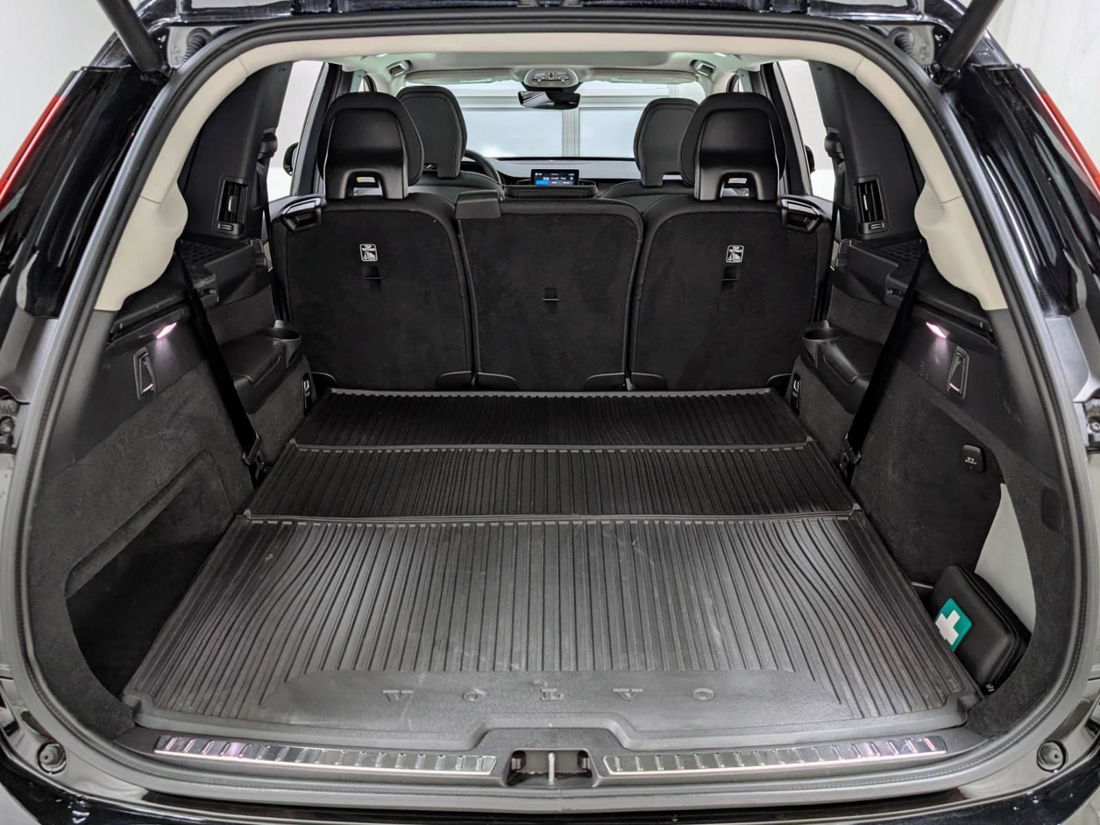 Used 2025 Volvo XC90 B5 Core w/ Protection Package Premier image 24