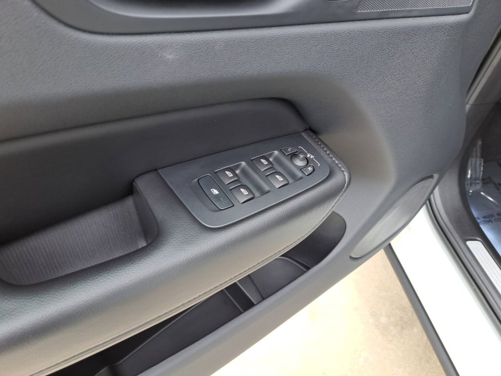 Used 2023 Volvo XC60 B5 Core w/ Protection Package Premier image 16