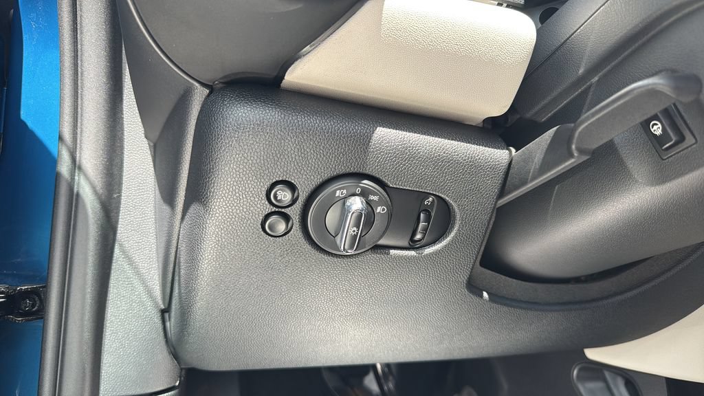 Used 2024 MINI Cooper S w/ Signature Upholstery Package FWD image 40