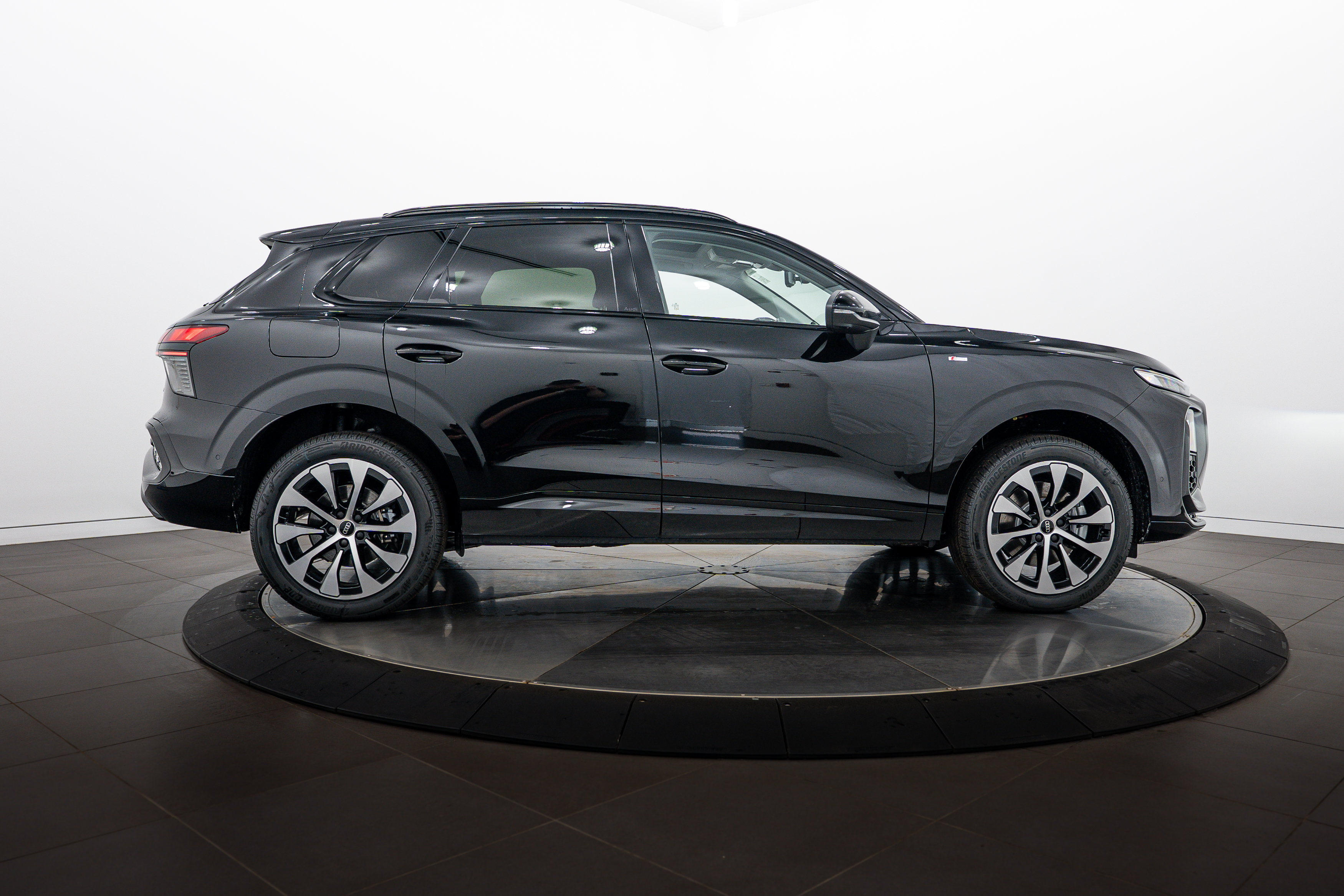 New 2026 Audi Q3 quattro 2.0T AWD/4WD image 3