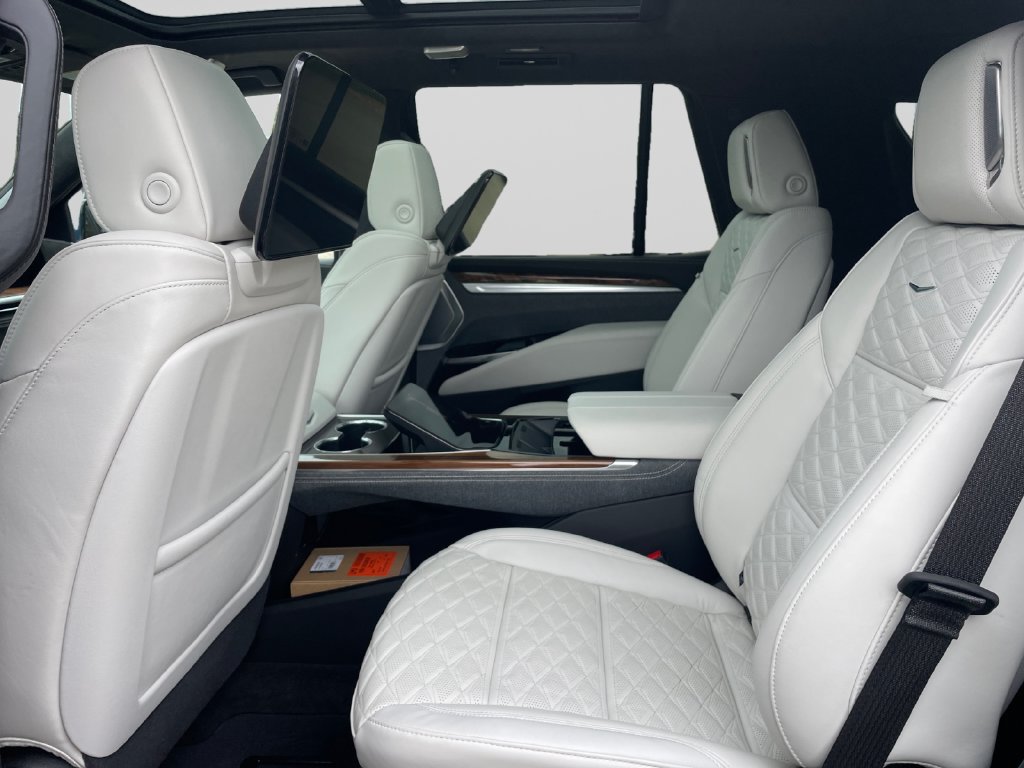 Certified 2025 Cadillac Escalade Premium Luxury Platinum AWD/4WD image 19
