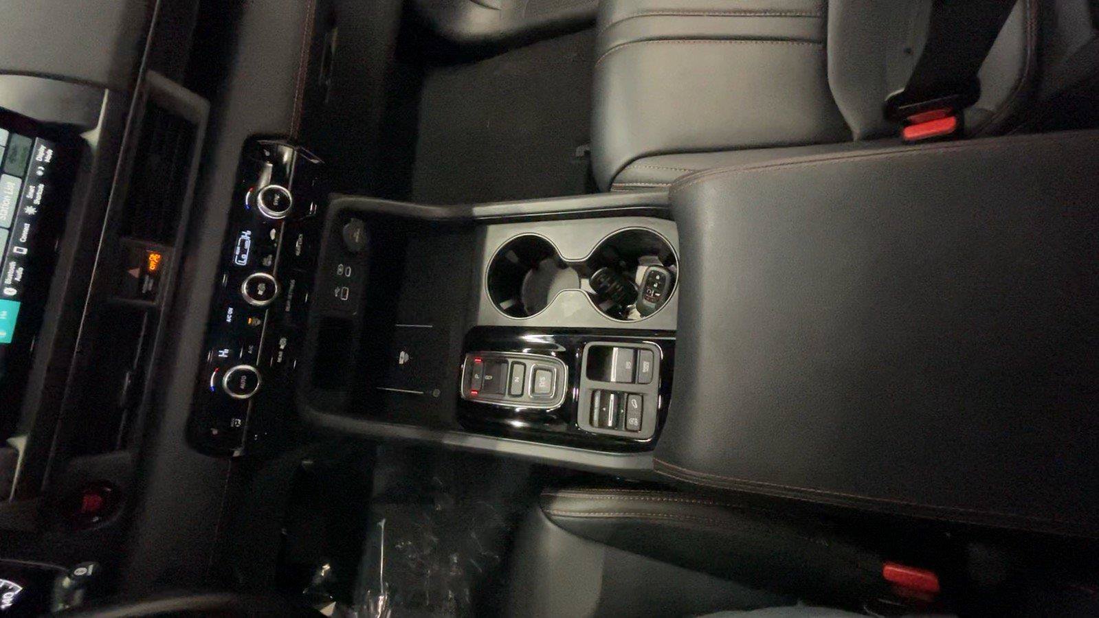 Used 2025 Honda Pilot TrailSport image 36