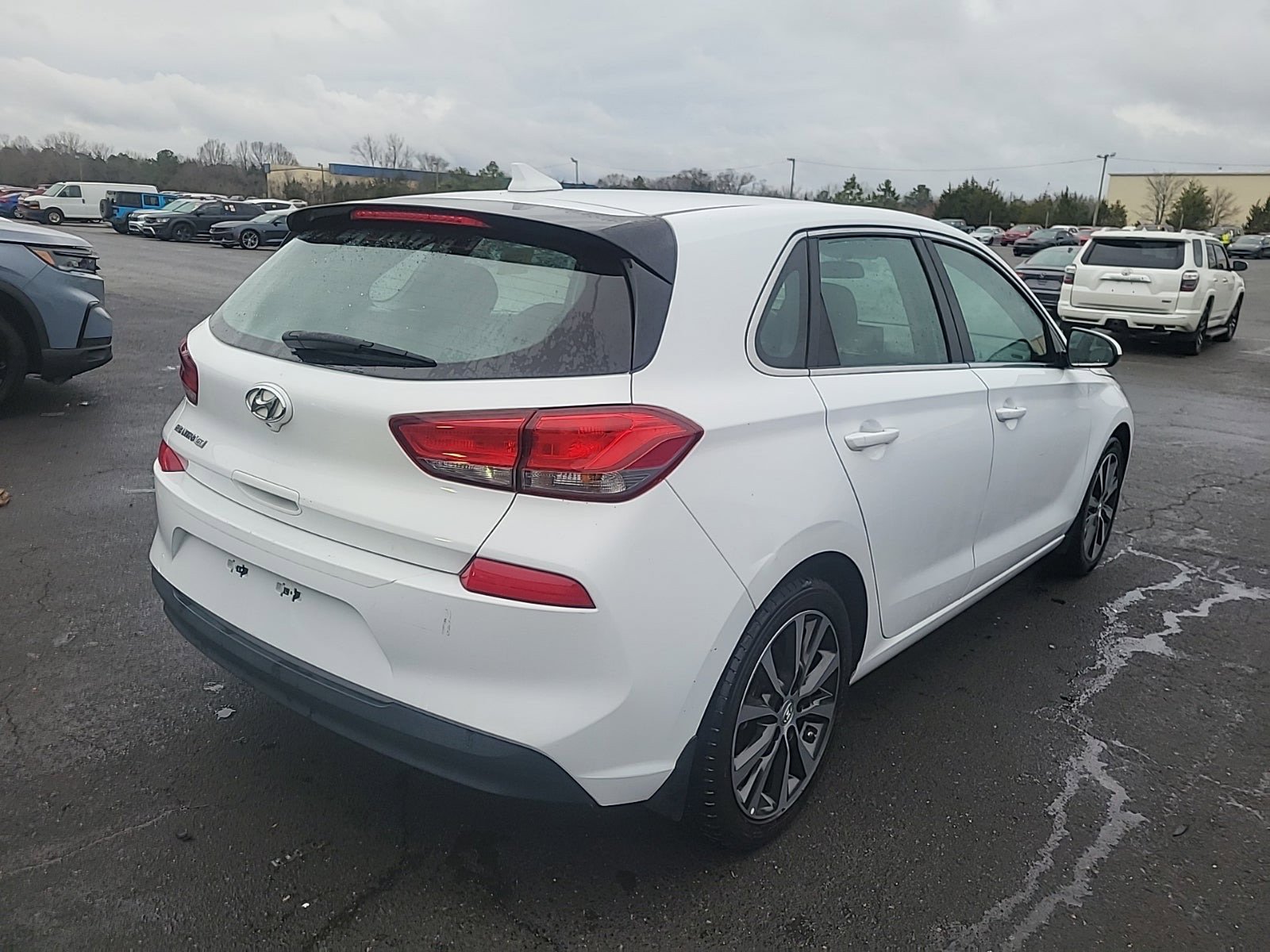 Used 2018 Hyundai Elantra GT image 5