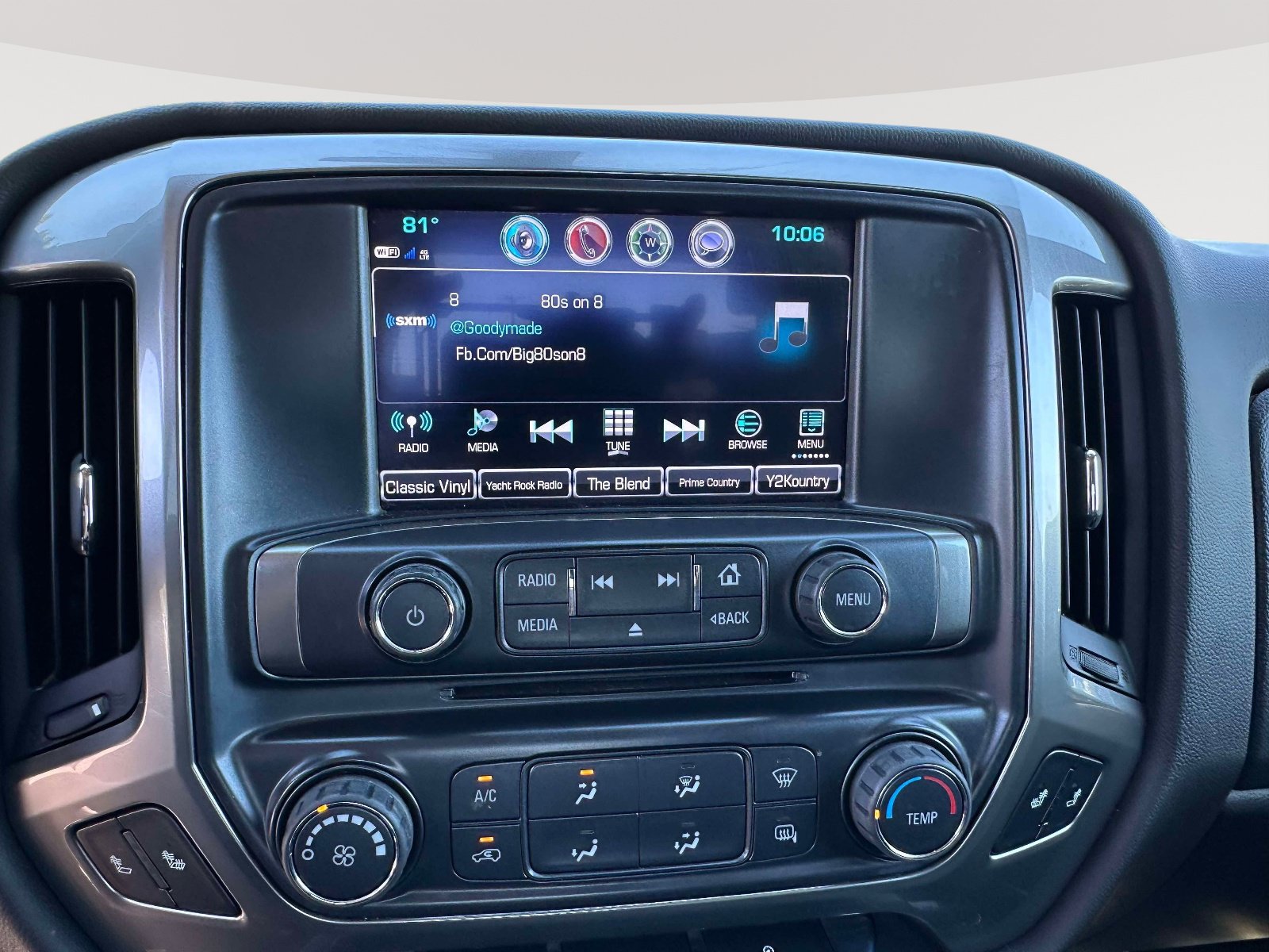 Used 2018 Chevrolet Silverado 1500 LT AWD/4WD image 9