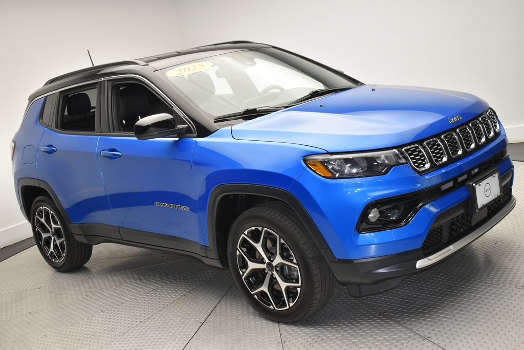 Used 2025 Jeep Compass Limited AWD/4WD image 3