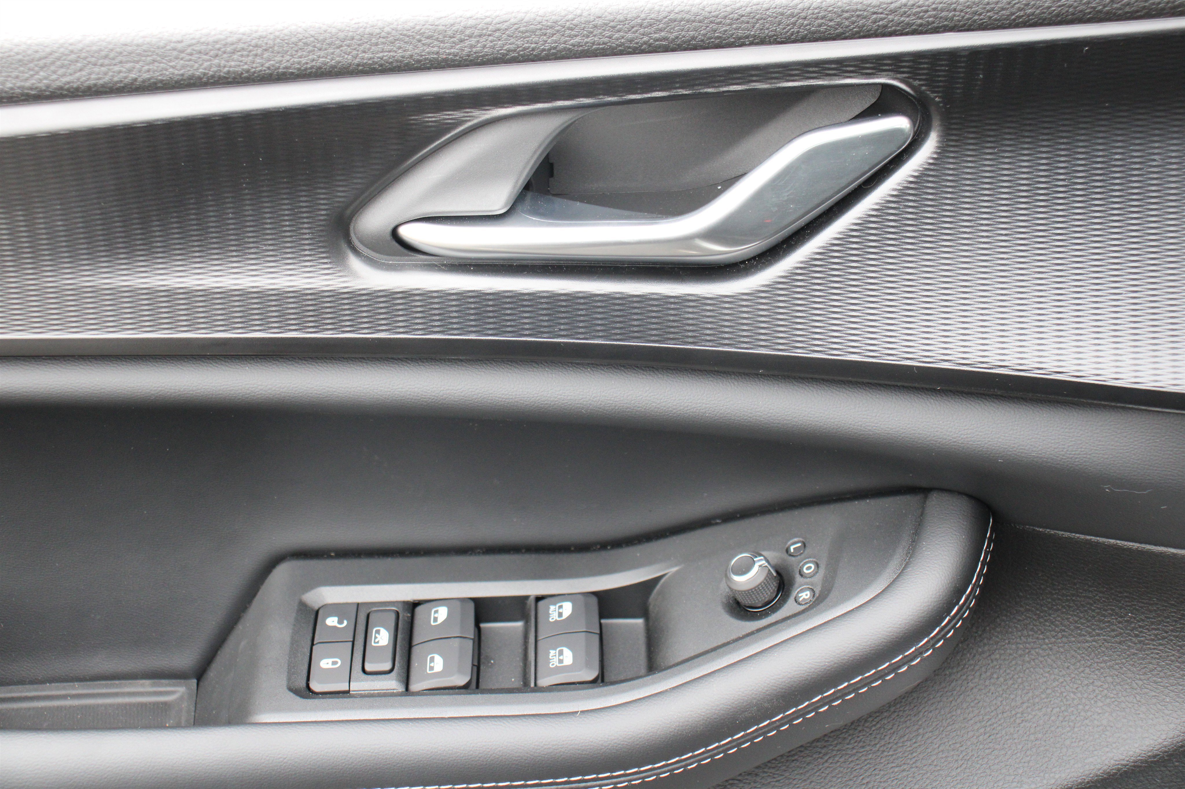 New 2025 Jeep Grand Cherokee Laredo X w/ Luxury Tech Group I image 7