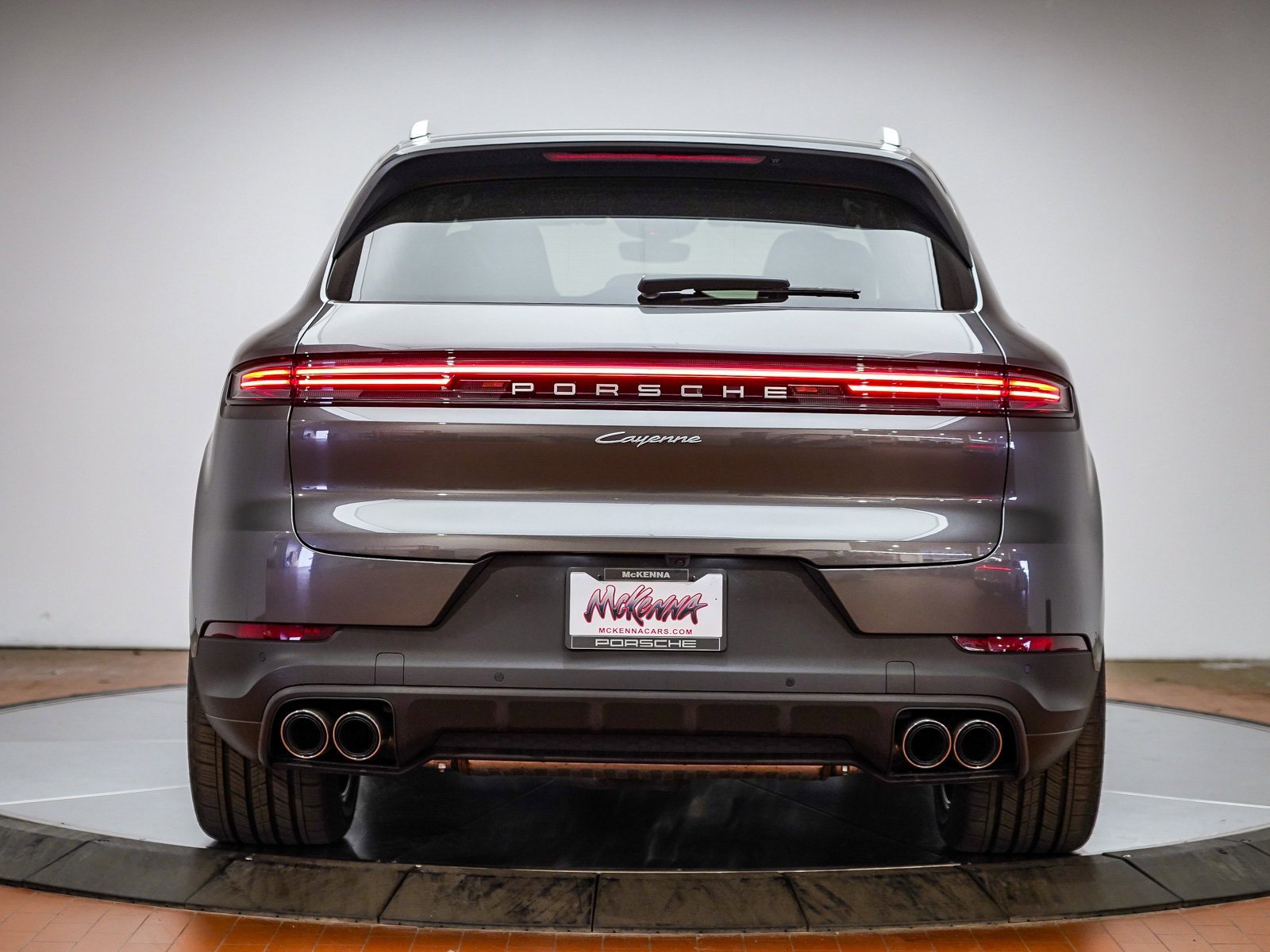 Certified 2025 Porsche Cayenne E-Hybrid image 10