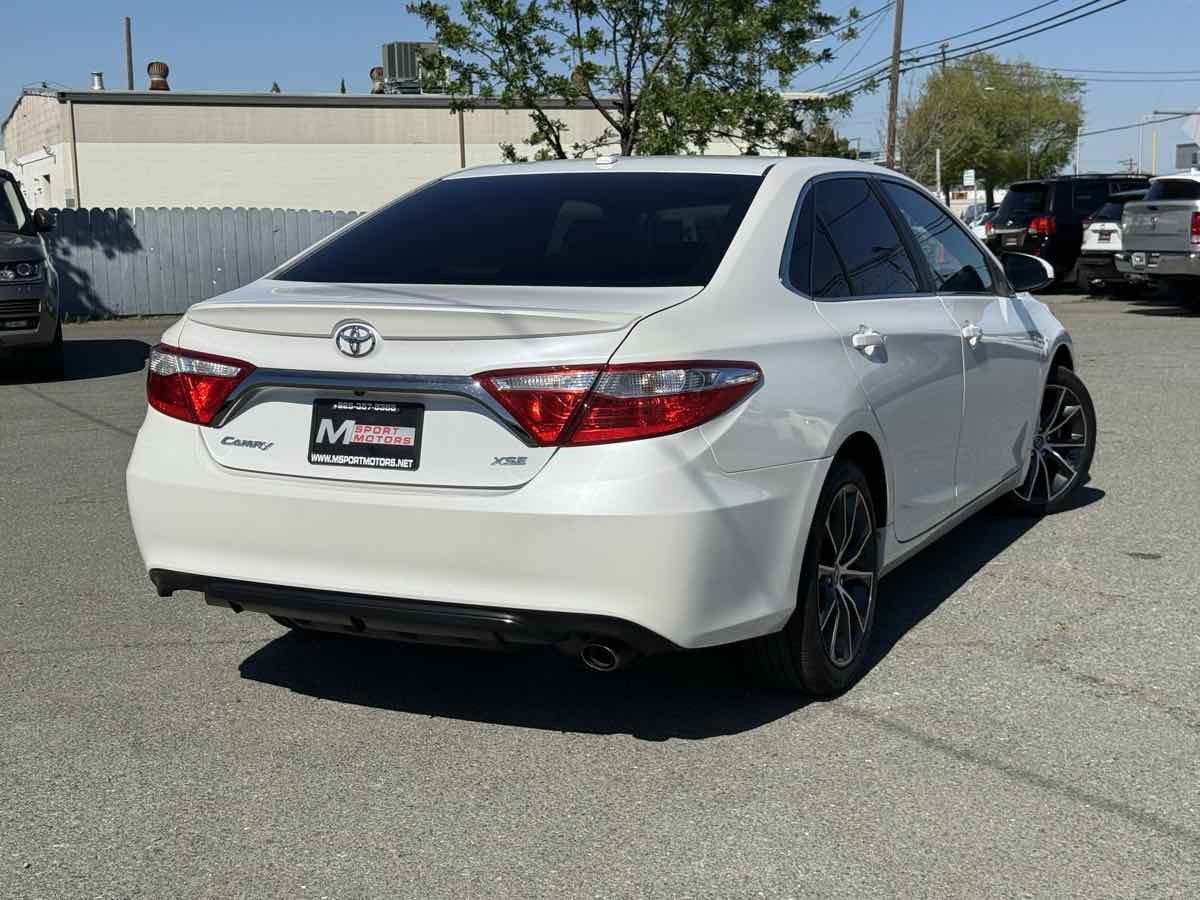 Used 2015 Toyota Camry XSE w/ Moonroof Package image 9