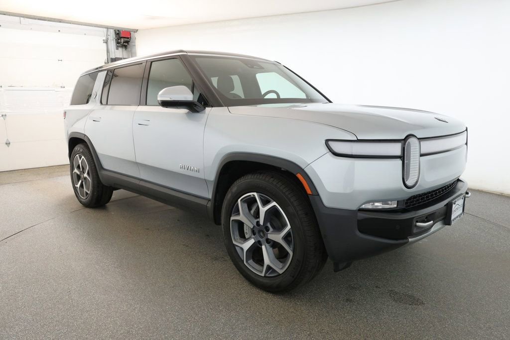 Used 2023 Rivian R1S Adventure image 3