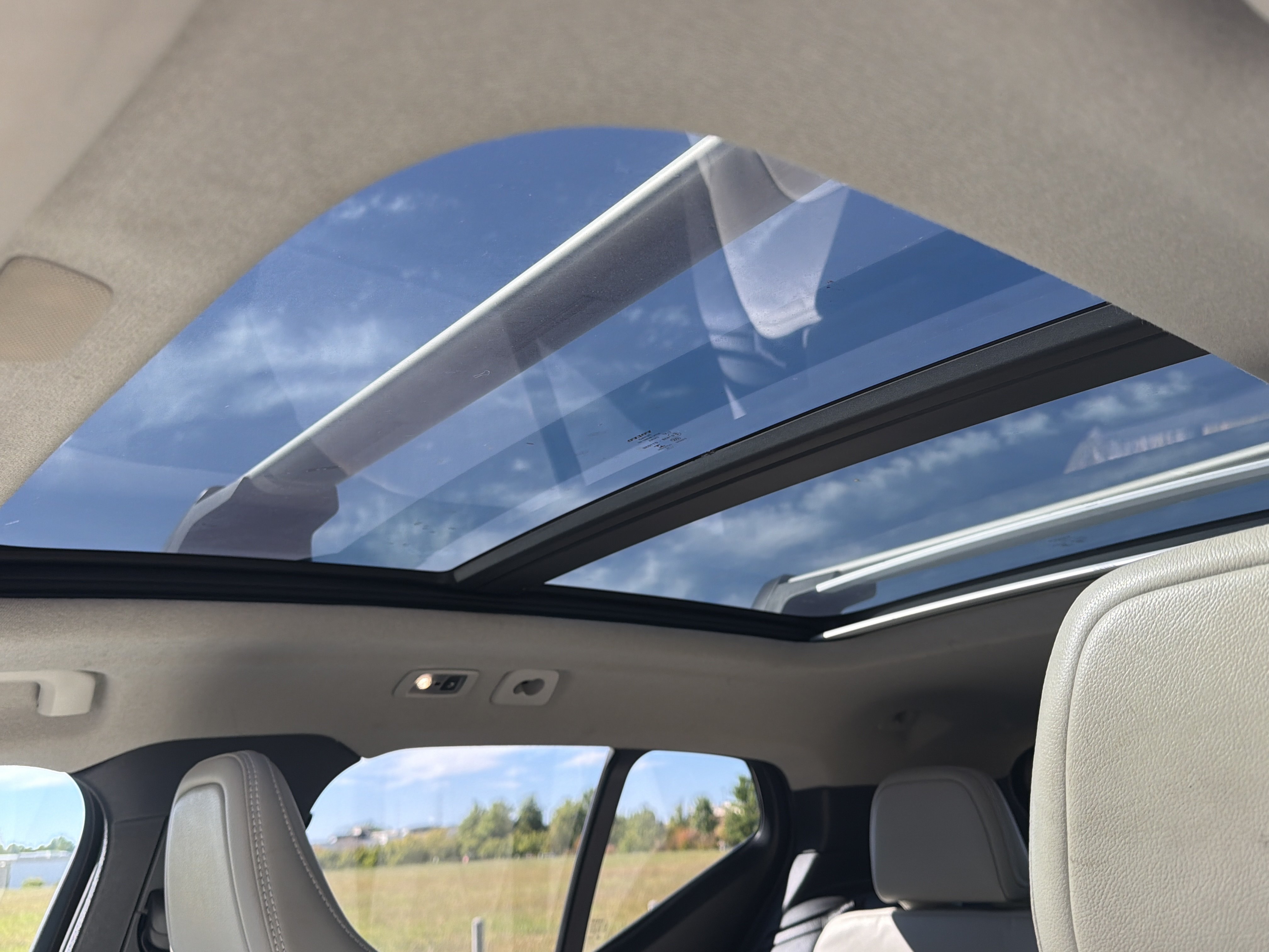 Used 2019 Volvo XC40 T4 Momentum FWD image 11