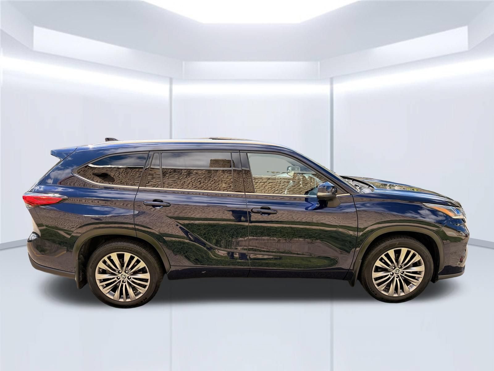 Used 2021 Toyota Highlander Platinum AWD/4WD image 4