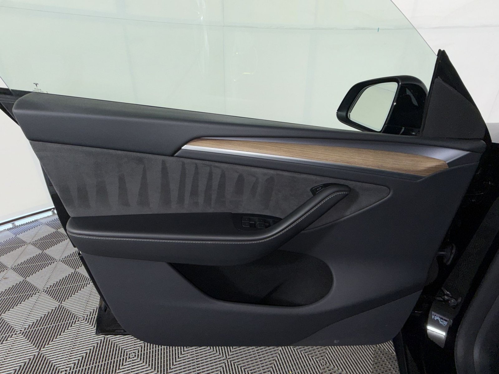 Used 2024 Tesla Model Y Long Range AWD/4WD image 15