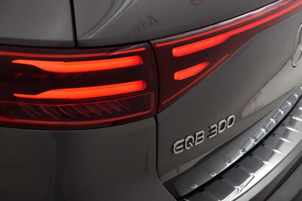 Used 2024 Mercedes-Benz EQB 300 4MATIC image 12