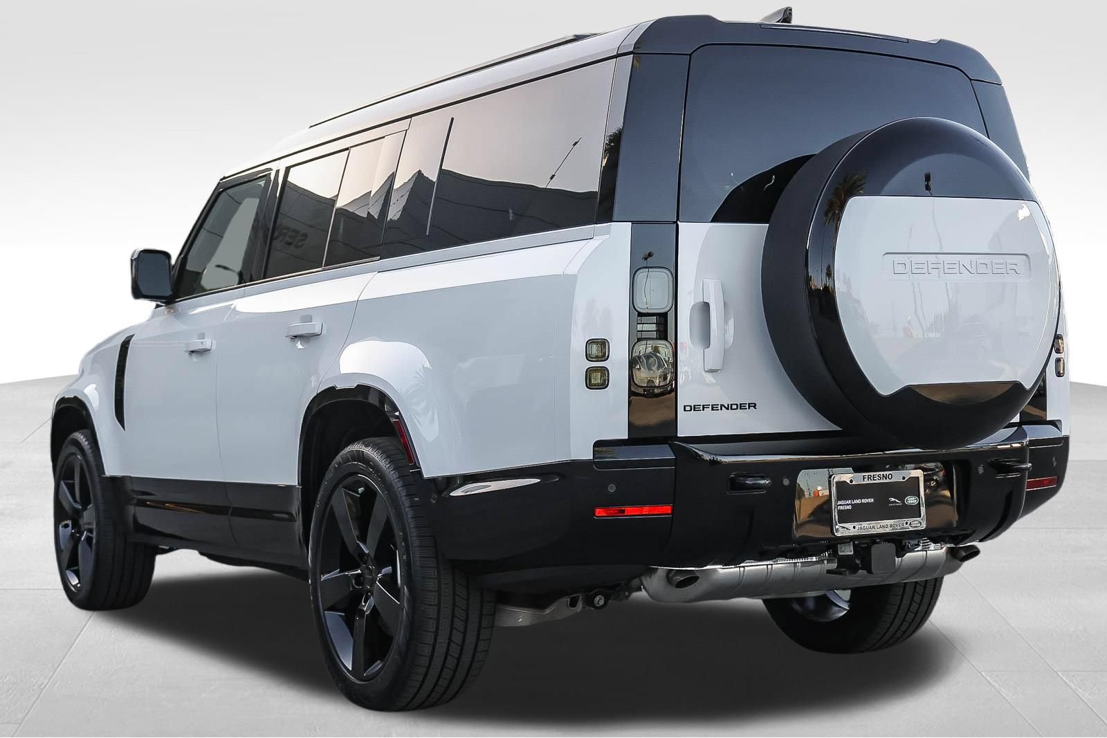 New 2026 Land Rover Defender 130 X-Dynamic SE AWD/4WD image 7