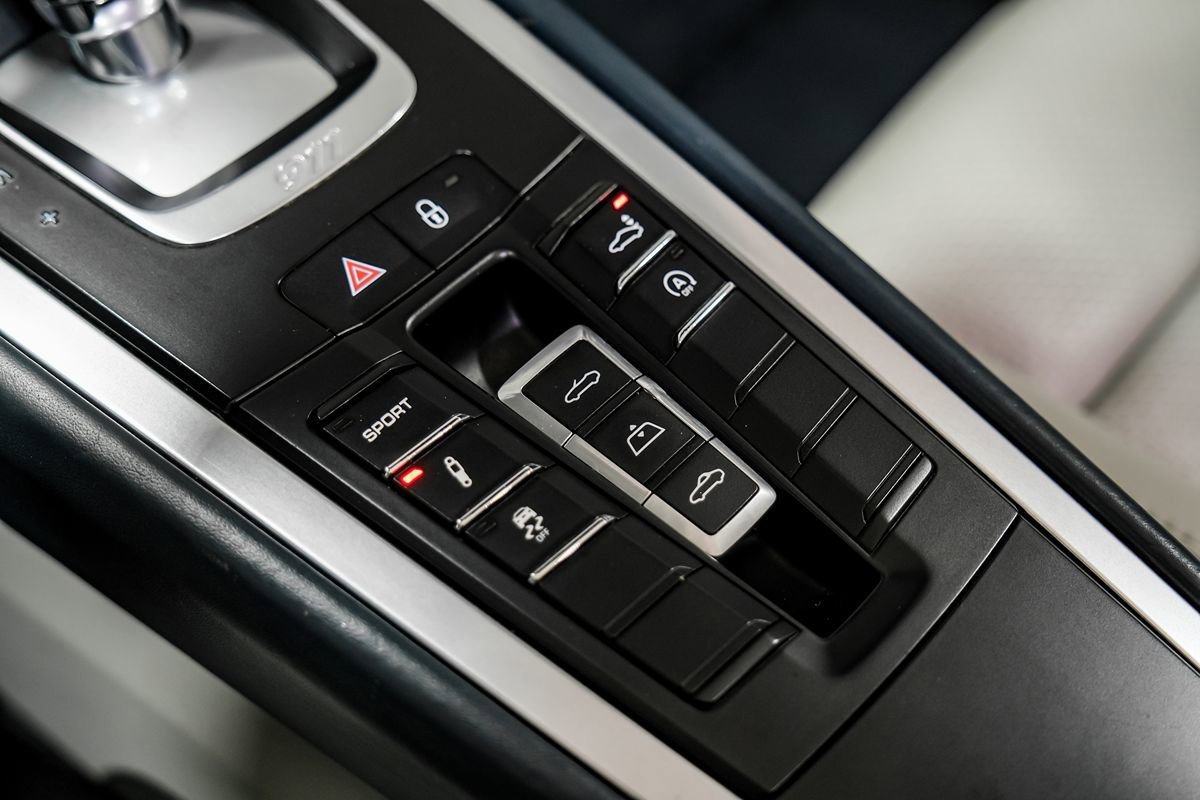 Used 2017 Porsche 911 Carrera image 23