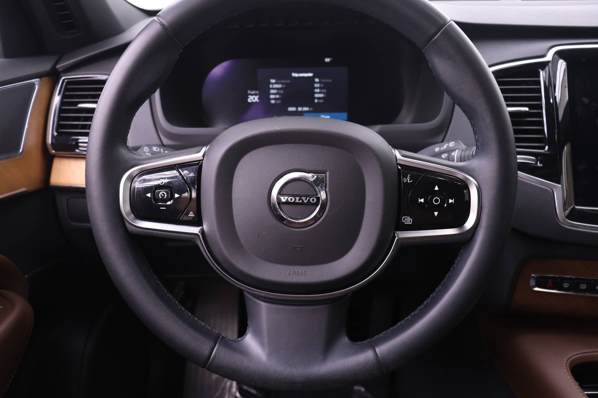 Certified 2023 Volvo XC90 B6 Plus w/ Protection Package Premier AWD/4WD image 18