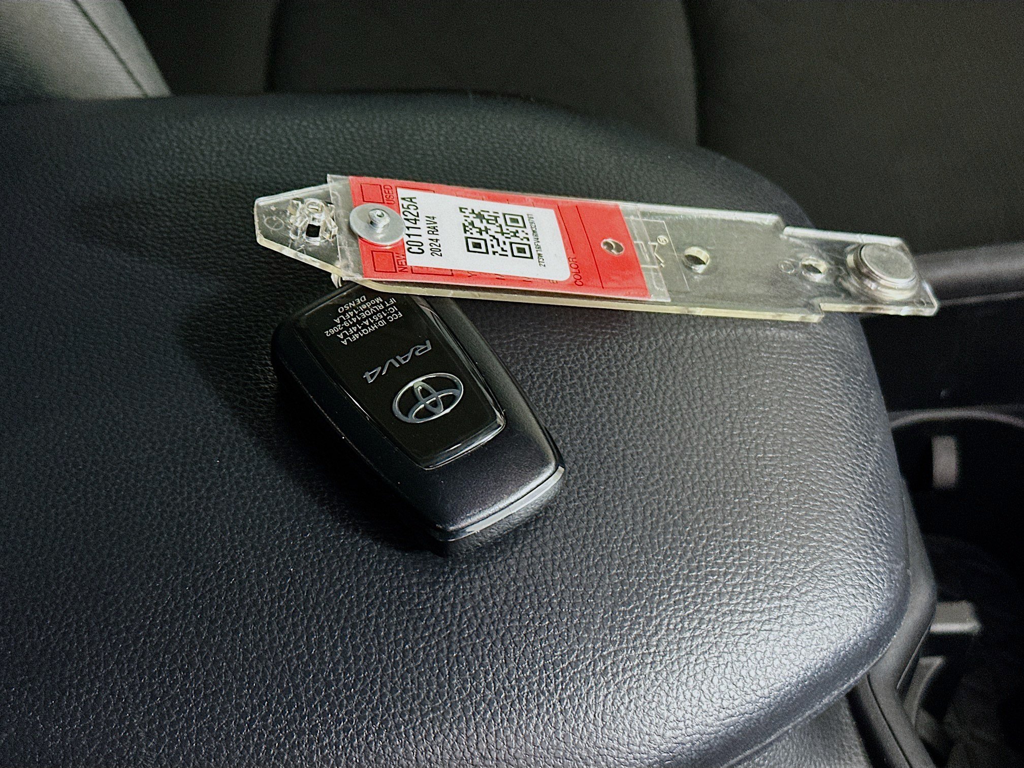 Used 2024 Toyota RAV4 XLE FWD image 33