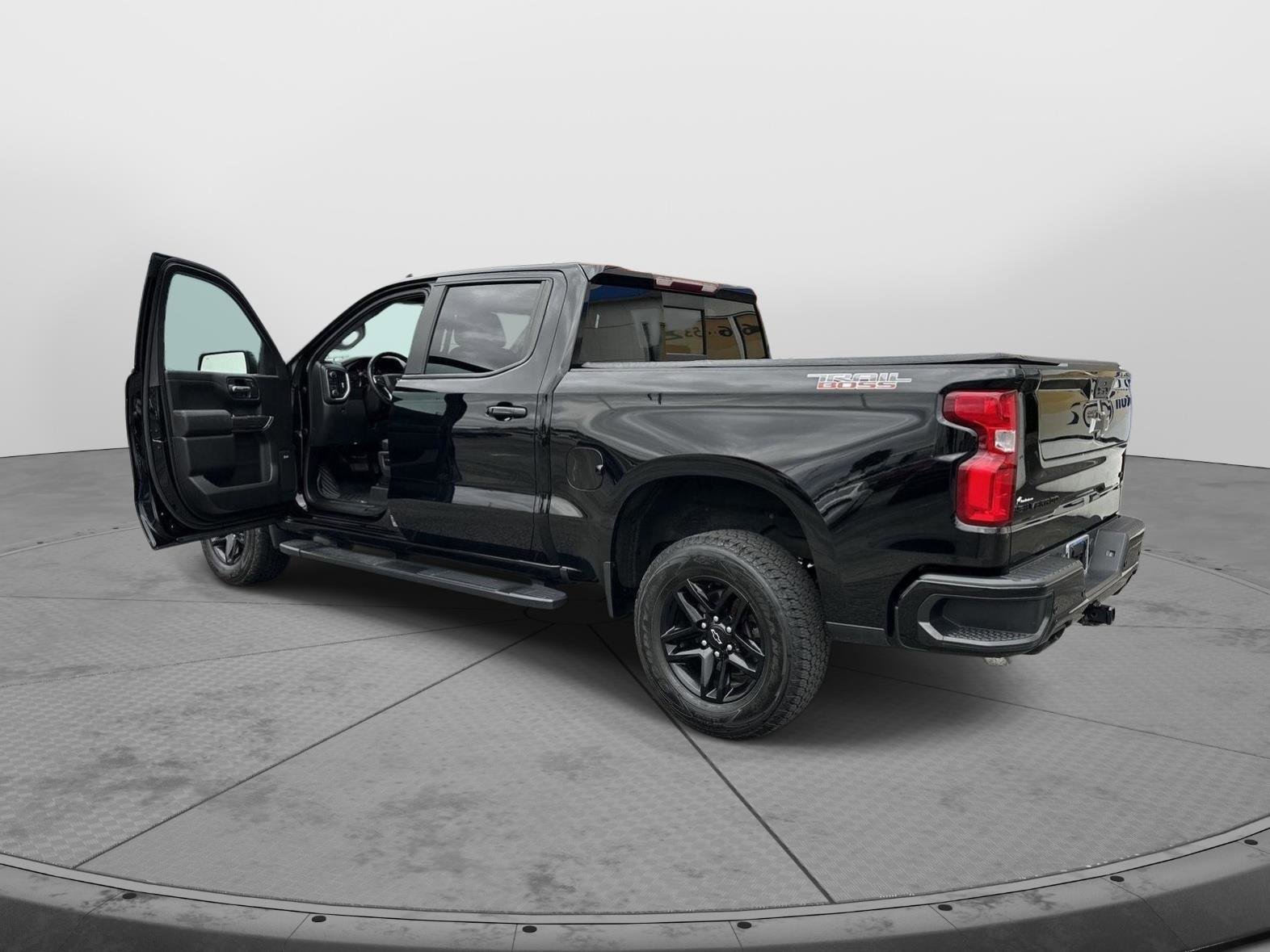 Used 2021 Chevrolet Silverado 1500 LT Trail Boss w/ LT Trail Boss Premium Package image 6