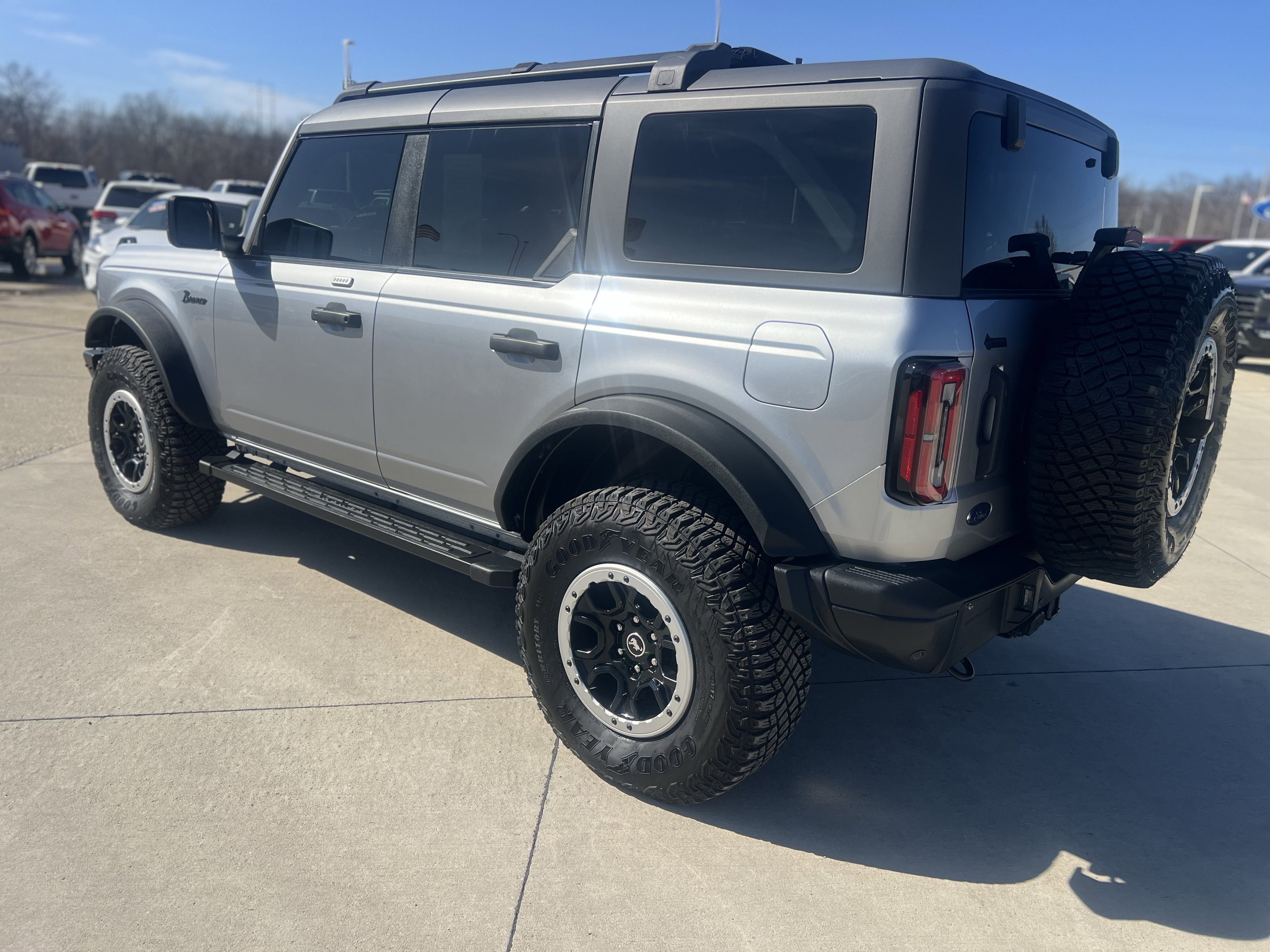 Used 2023 Ford Bronco Badlands w/ Sasquatch Package AWD/4WD image 7