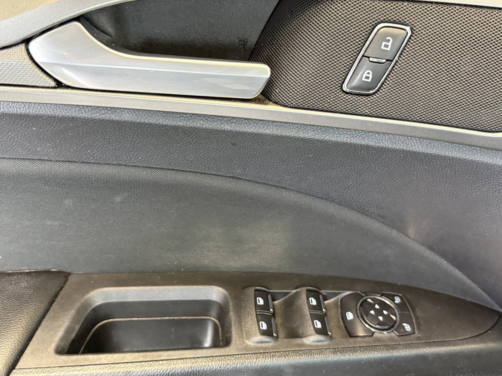 Used 2020 Ford Fusion SE FWD image 25