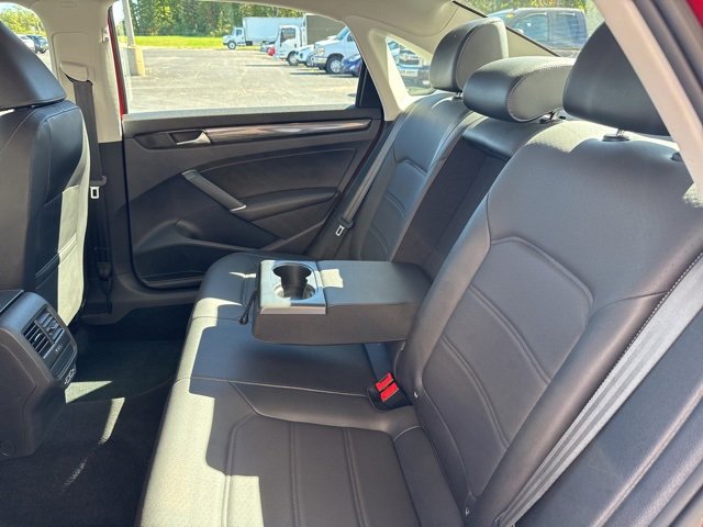 Used 2020 Volkswagen Passat 2.0T R-Line image 13