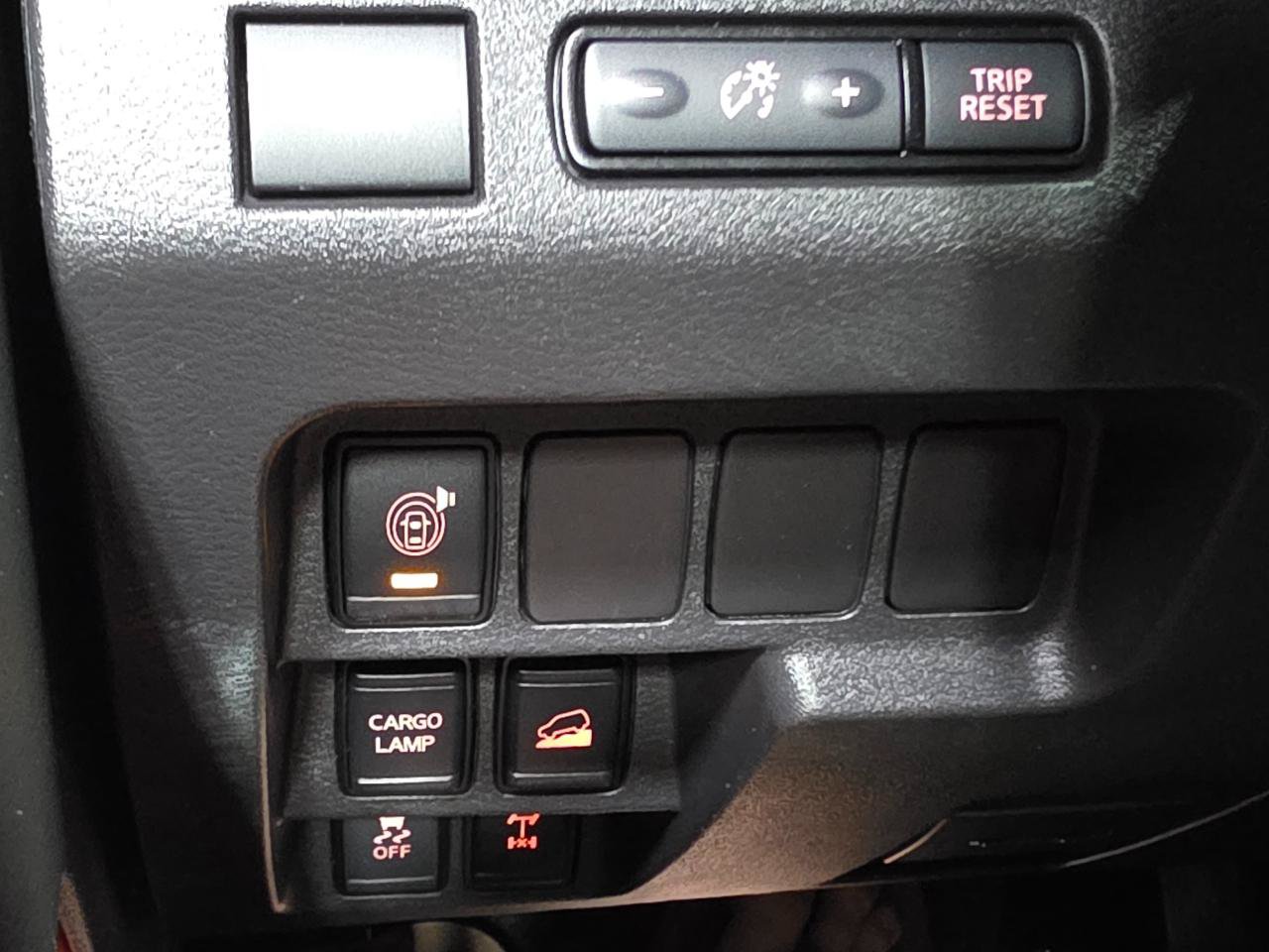 Used 2022 Nissan Frontier PRO-4X w/ Technology Package AWD/4WD image 37