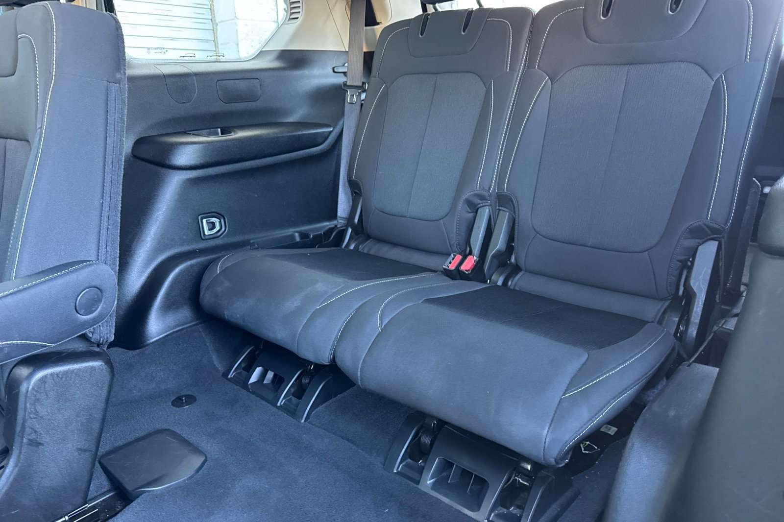 Used 2023 Jeep Grand Cherokee L Laredo image 17