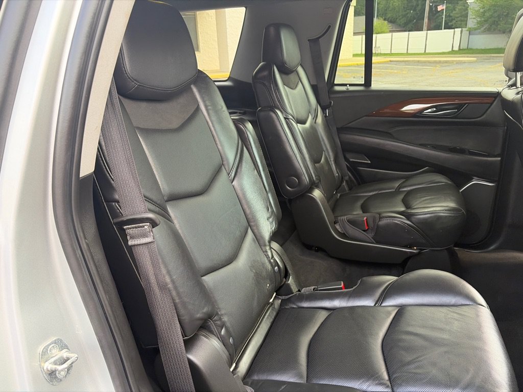 Used 2018 Cadillac Escalade Luxury AWD/4WD image 32