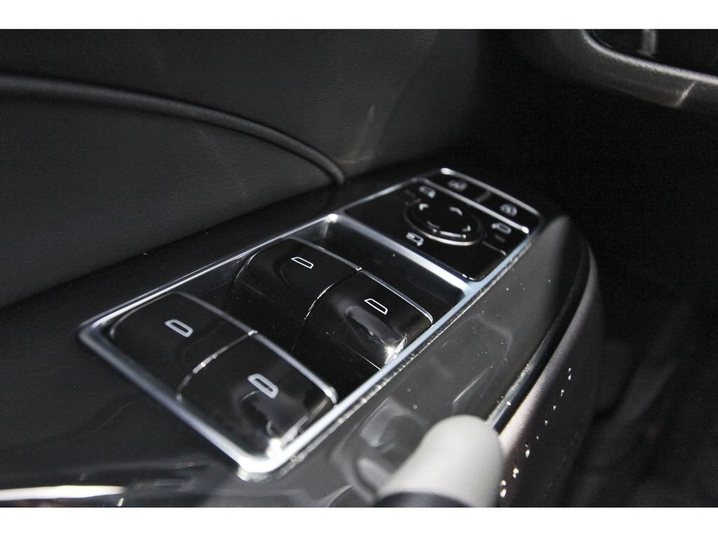 Used 2024 Cadillac Lyriq Luxury w/ LPO, Floor Liner Package AWD/4WD image 20