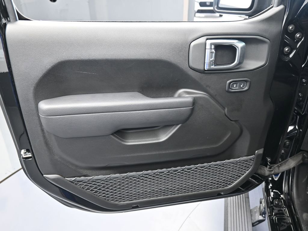 Used 2025 Jeep Wrangler Sport image 12